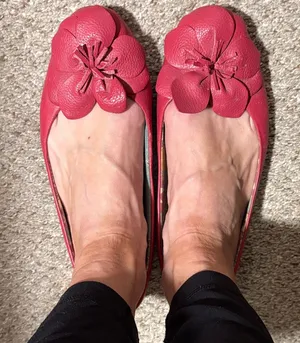b.o.c. Red Floral Flats Size 9 thumbnail 1