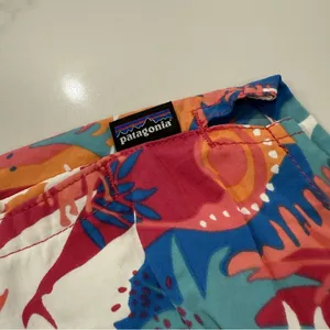 Patagonia Barley Baggies 2.5” Pull On Shorts Women’s XS Wild Waratah Reef Pink thumbnail 3
