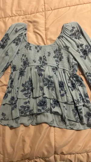 Hollister Top Flower Blue Print thumbnail 3