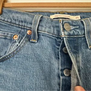 Levi’s Ribcage Straight Jeans Button Fly Womens 27 Distressed thumbnail 4