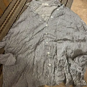 Carly Jeans xs/s button down blouse‎ thumbnail 1