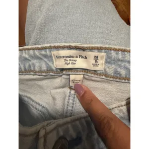 Abercrombie & Fitch Curve Love Skinny High Rise Split Hem Jeans Light Wash 28/6s thumbnail 5