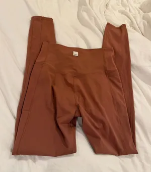 Vuori studio pocket High-Waist Leggings thumbnail 1
