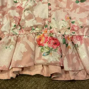 Hemant & Nandita Women’s Pink & White Floral Short-sleeve Shirt thumbnail 3