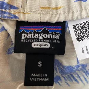 New Patagonia net plus shorts: size woman’s small and still has tags thumbnail 5
