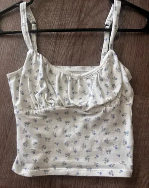 Hollister Crop Top thumbnail 1