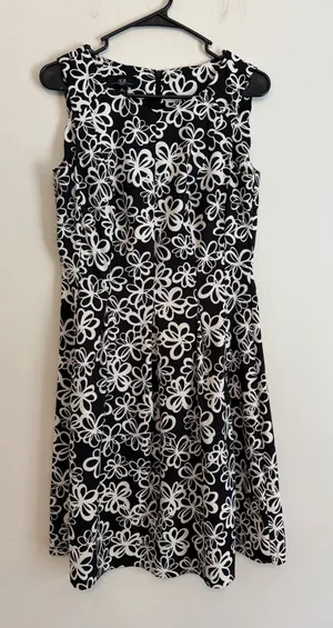AGB Dress Size 8 Black White Floral Sleeveless Fit Flare Church Wedding Casual thumbnail 1