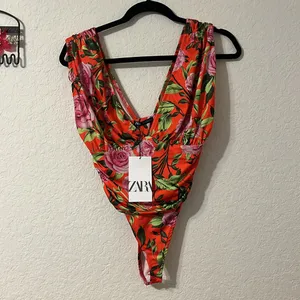 NWT ZARA Floral Print Bodysuit Size Small thumbnail 2