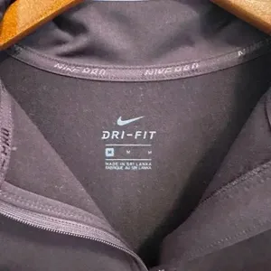 Nike Pro Warm Dri Fit Purple Quarter Zip Up Long Sleeve Shirt size Medium thumbnail 2