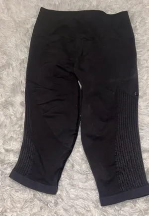 Lululemon In the Flow black seamless cropped leggings woman’s 10 compression thumbnail 1
