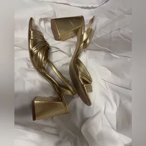 New Jewel Badgley Mischka Michelle Metallic Strappy Block Heels Size 6 Gold thumbnail 13