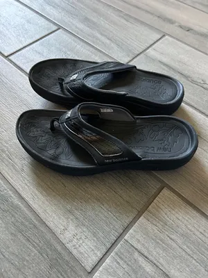New Balance Black Flip-Flop Sandals thumbnail 5