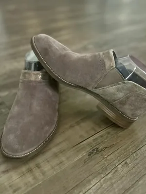 Clarks Collection Ultimate Comfort Taupe Suede Slip On Loafers Women Size 9.5 thumbnail 4
