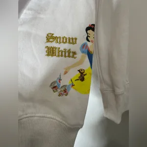 NWT Disney Princess Snow‎ White White Hooded Sweatshirt Small thumbnail 5