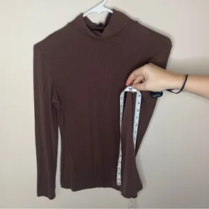Women's Brown Turtleneck Pullover Sweater Size Medium Ribbed Long Sleeve thumbnail 3