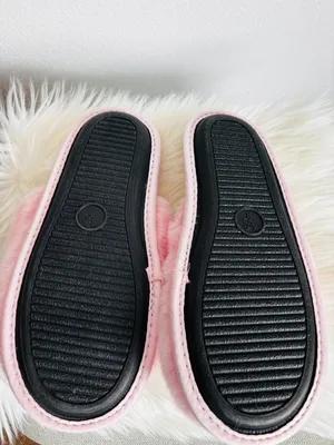 Victoria's Secret women's slippers in size M thumbnail 4