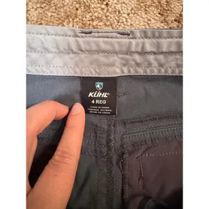KUHL Women’s Spire Roll-Up Convertible Hiking Pants Gray Charcoal Gorpcore thumbnail 7