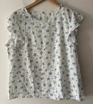 SHEIN Emery Rose Blue and White Ditsy Floral‎ Ruffle Shoulder Top thumbnail 1