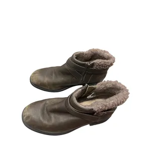 UGG Brown Leather Ankle Boots With Shearling Lining Womens Size 8 SKU 9972 thumbnail 4