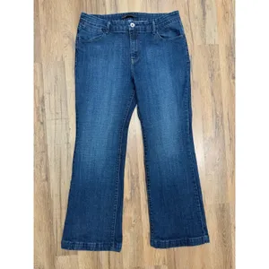 Levi's Classic Bootcut Jeans Women 16M Dark Wash Stretch Flattering Everyday Den thumbnail 2