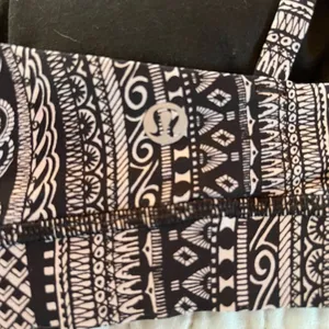 Lululemon 4/S Energy Sports Bra Geometric Black And White Padded EUC thumbnail 3