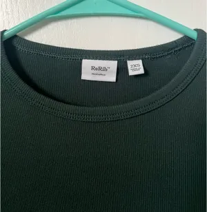 Aritzia Sunday Best Ribbed Long Sleeve Crop Top thumbnail 2