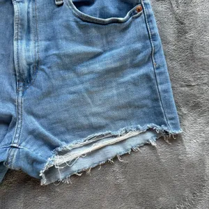 Levi High Rise Shorts Sz 30 thumbnail 5