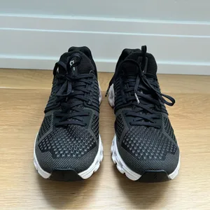 ON Running Cloudswift Women’s size 9.5 Black thumbnail 2