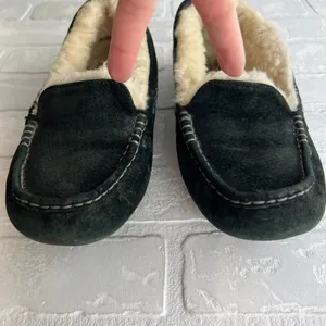UGG‎ Ansley Moc Slippers Womens 9 Black Suede Sheepskin Slip On Cozy Loafer thumbnail 12