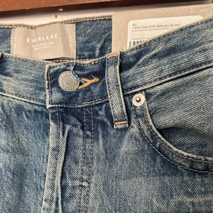 Everlane 90s Cheeky Jeans Size 24 High Rise Straight Leg NWT Blue thumbnail 3
