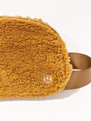 Lululemon Everywhere Sherpa Belt Bag Burnt Caramel Gold Hardware thumbnail 2