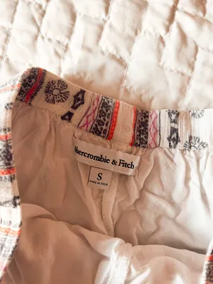 Abercrombie and Fitch Patterned Flowy Shorts Size Small thumbnail 3
