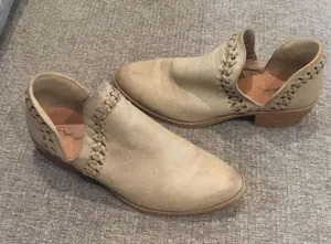 Qupid • Woven V Cut Ankle Booties Taupe 7.5 thumbnail 2