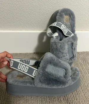 UGG Women’s 8 thumbnail 3