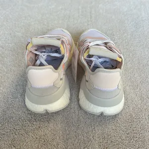 NWT ADIDAS Night Joggers Cloud White Icey Pink thumbnail 4