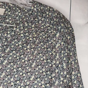 Loft Outlet Ditsy Floral Cottagecore Business Casual Boho Button-Up Blouse thumbnail 2