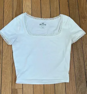 Hollister Baby Tee thumbnail 1