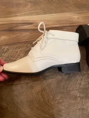 St. John’s Bay Womens Size 5M Winter White Leather Lace Up Ankle Booties Shoes thumbnail 9
