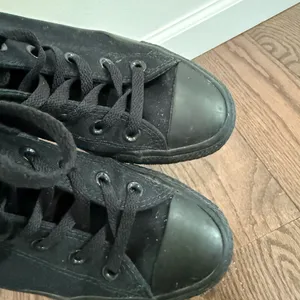 Converse All Black High-Top Sneakers size 8 thumbnail 2