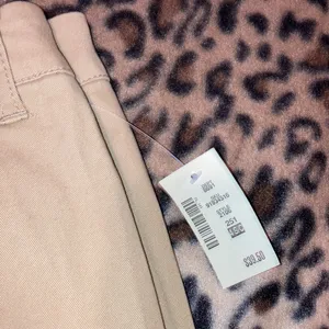 AEROPOSTALE Khaki Pants Women’s Size 4 Short Low Rise Skinny Pants Khaki Chinos thumbnail 4