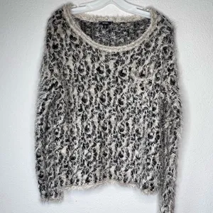 XOXO Sweater‎ thumbnail 5