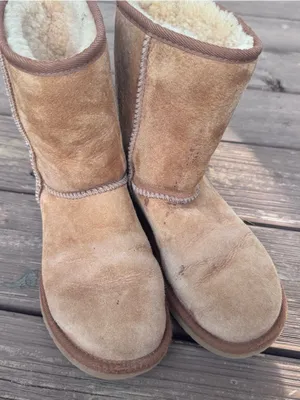 UGG Australia Classic Short Chestnut Sheepskin Boots Women’s Winter Boots thumbnail 1