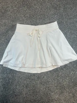 Blogilates Women’s Large White Skort Tennis Pickleball Athletic Drawstring Skirt thumbnail 3