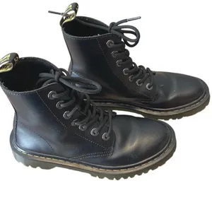 Dr. Martens‎ Luana Smooth Leather Lace Up Combat Boots Women's 6 Black thumbnail 2