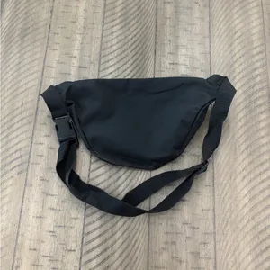 PINK Victoria's Secret Black Crossbody Bag thumbnail 4