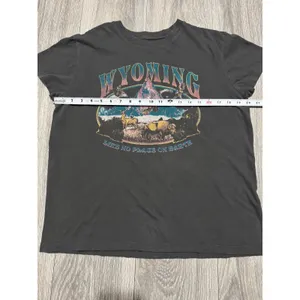 Mighty‎ Fine Wyoming Graphic T-Shirt Womens Medium Gray Souvenir Bison Mountain thumbnail 5