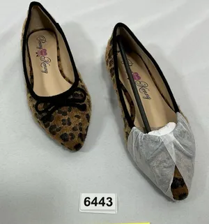 Womans NWOT Penny Loves Kenny Nip Animal Print Slipon Ballet Shoes 6M thumbnail 1