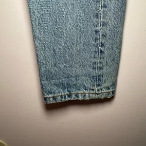 Levi's Premium 501 Light Wash Button Fly Distressed Jeans Women's size 25 thumbnail 8