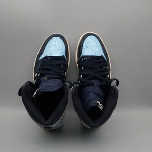 Nike Air Jordan 1 Retro High OG Blue Chill Patent Leather Womens 9 CD0461-401 thumbnail 6