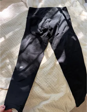 Fabletics Black Workout Tank & Leggings Set thumbnail 5